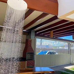 Casa de Férias 500m De Taperapuan; 2 Quartos; Wifi 300mbs; 2 Pavimento; Churrasqueira; Chuveirao; Estacionamento Gratuito 1 Carro